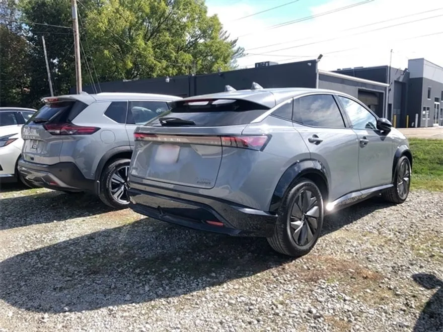 2025 Nissan ARIYA Platinum photo 1