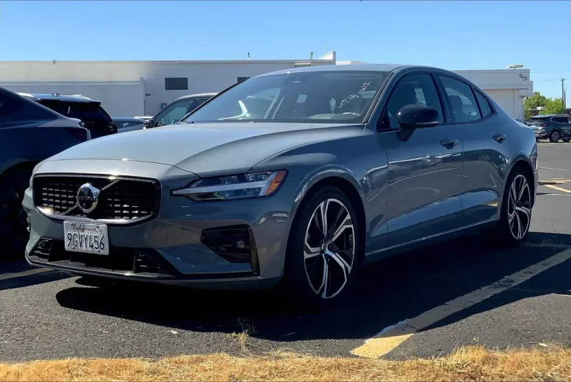 2024 Volvo S60 B5 Plus photo 1