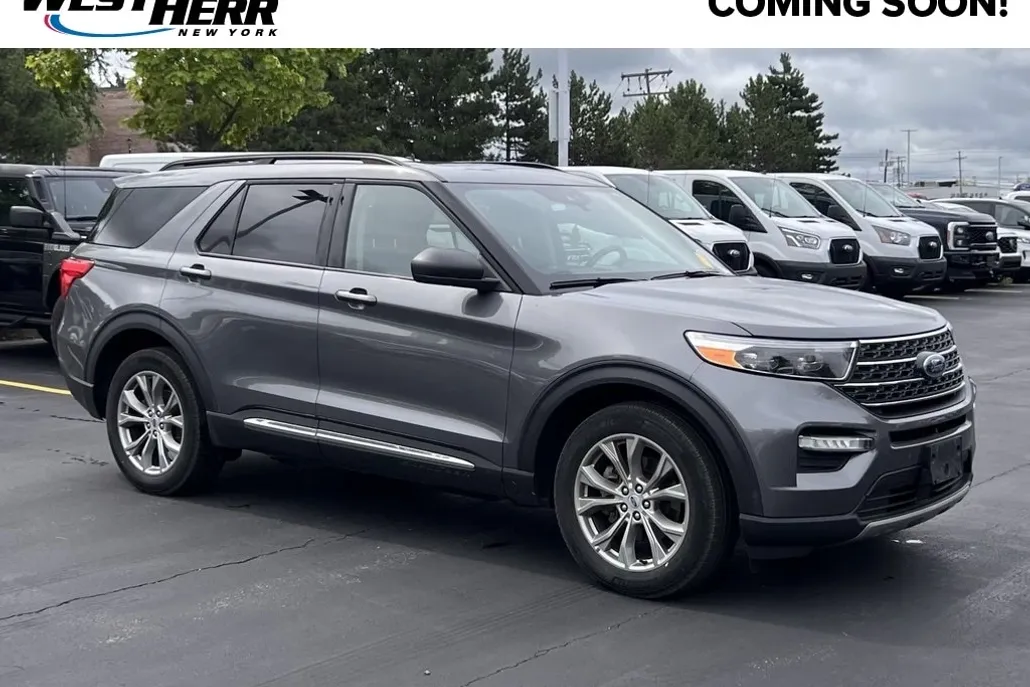 2022 Ford Explorer XLT photo 1