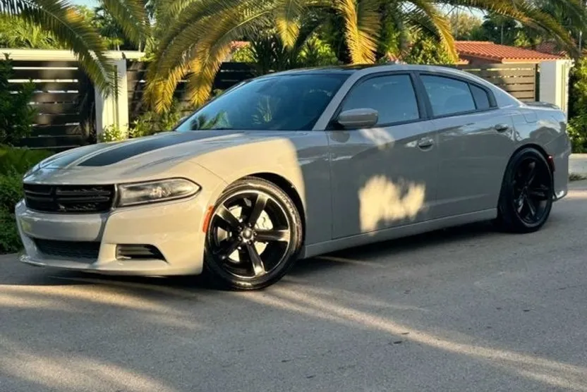 2018 Dodge Charger R/T photo 1