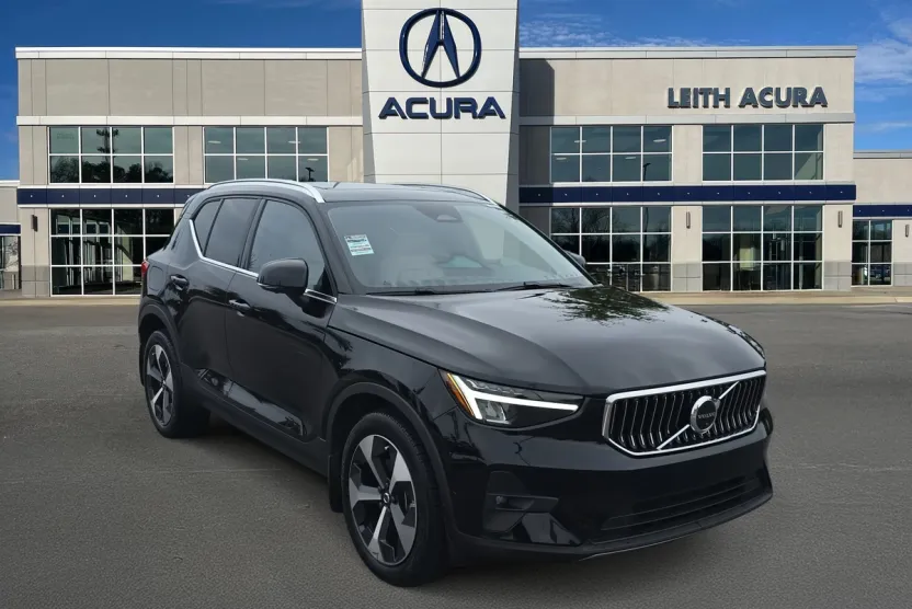 2023 Volvo XC40 AWD Ultimate photo 1