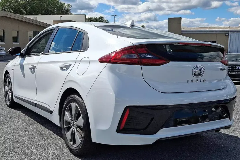 2019 Hyundai Ioniq Plug-In Hybrid photo 1
