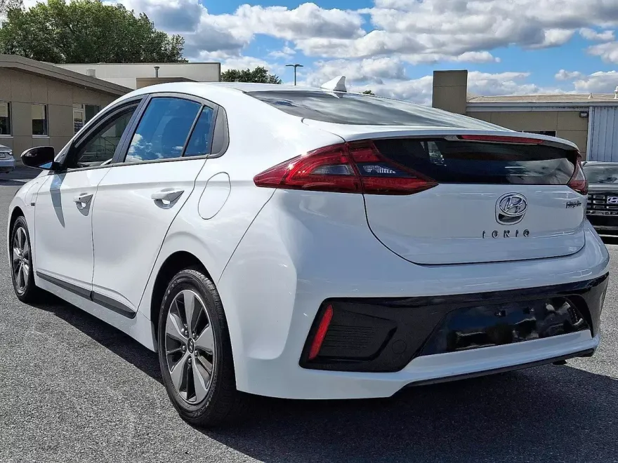2019 Hyundai Ioniq Plug-In Hybrid photo 1