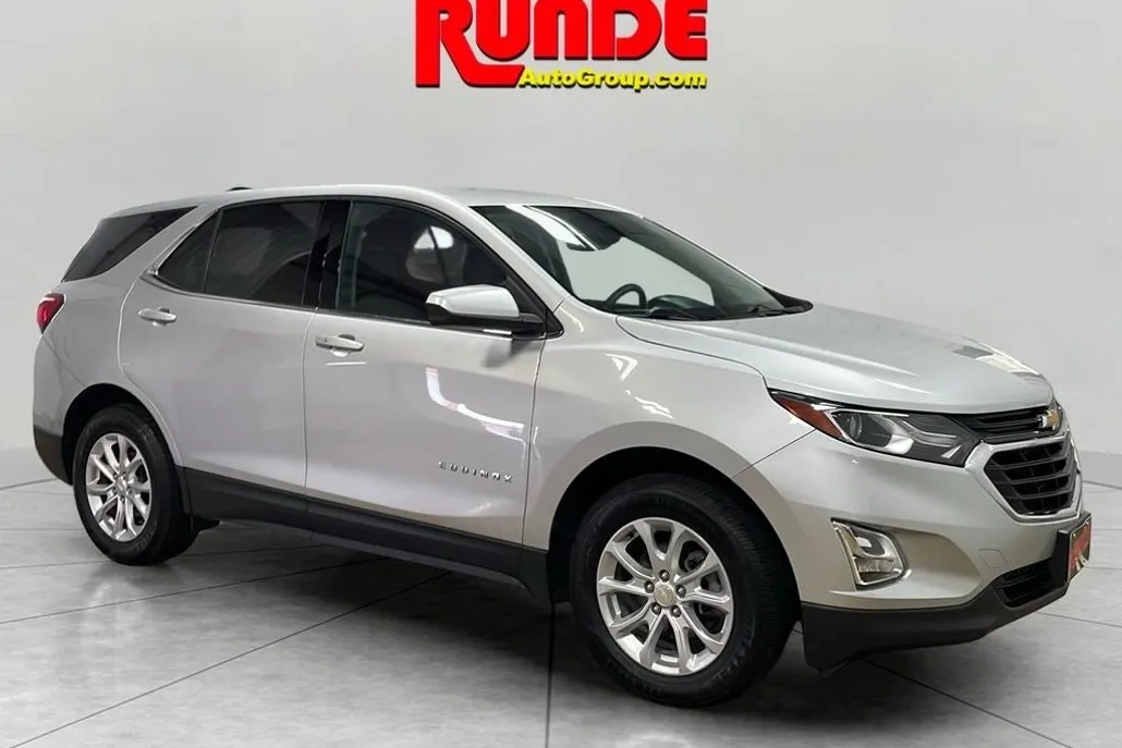 2020 Chevrolet Equinox LT photo 1