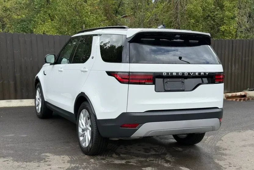 2025 Land Rover Discovery S photo 1
