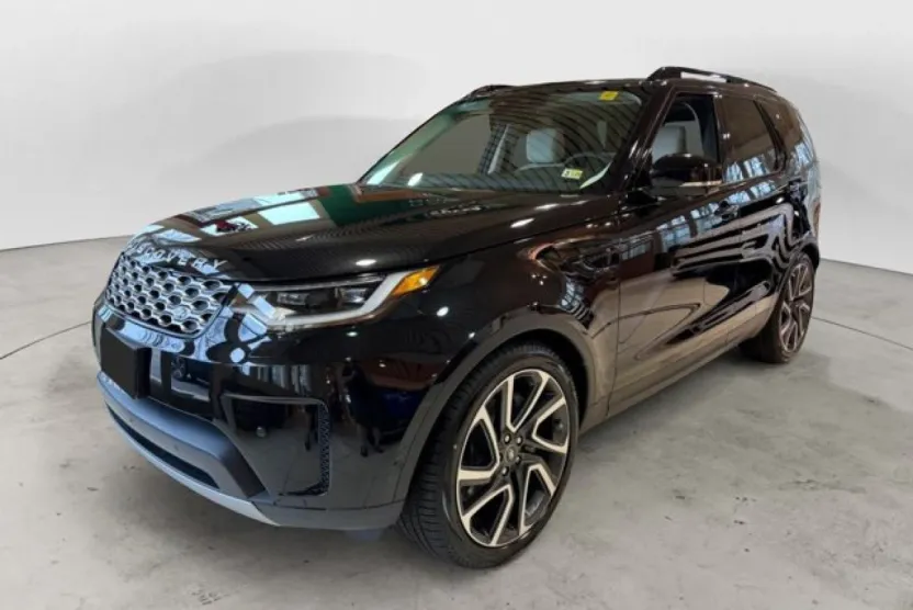 2024 Land Rover Discovery S photo 1