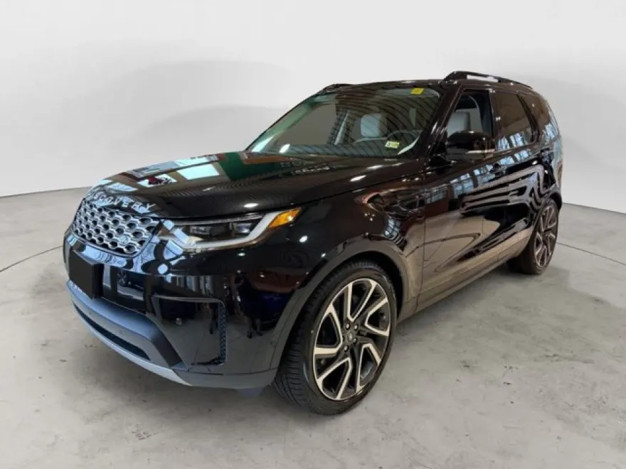 2024 Land Rover Discovery S photo 1