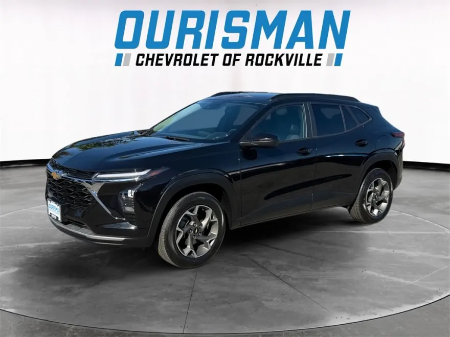 2024 Chevrolet Trax LT photo 1