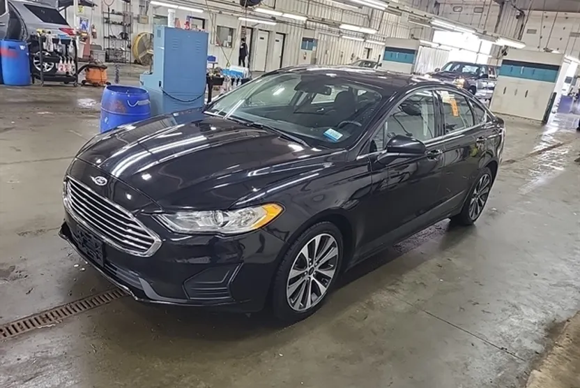 2020 Ford Fusion SE photo 1