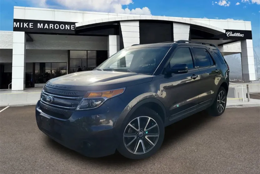 2015 Ford Explorer XLT photo 1