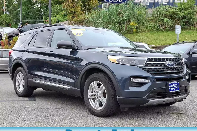 2022 Ford Explorer XLT photo 1