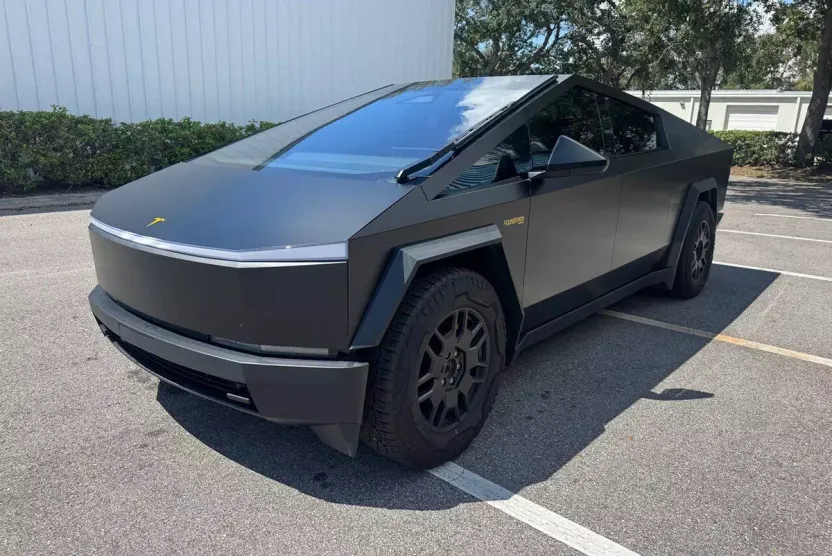 2024 Tesla Cybertruck photo 1