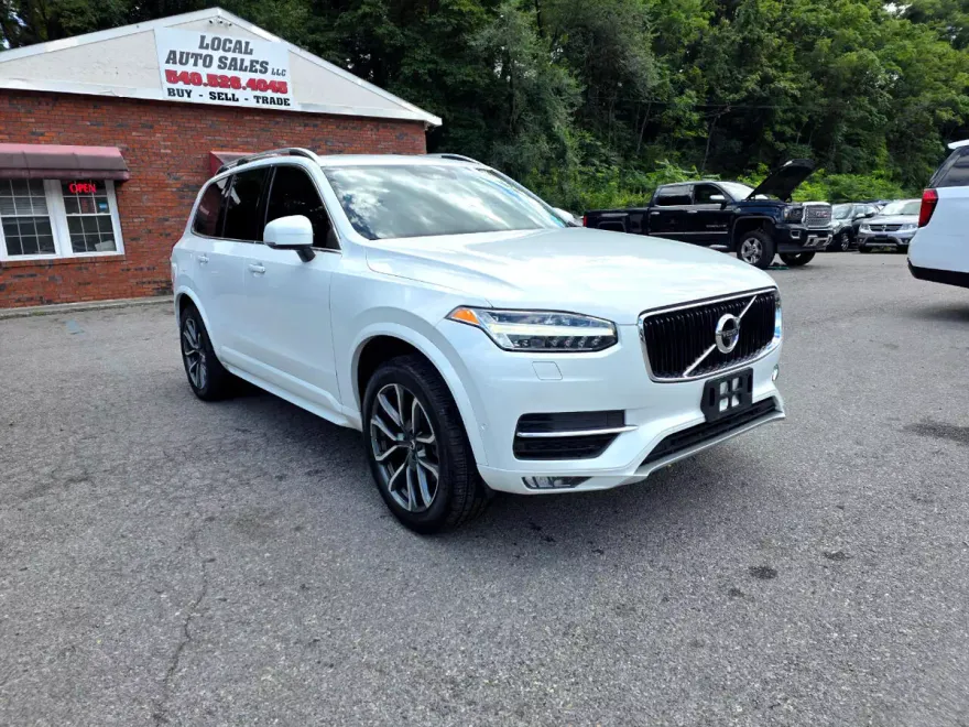 2018 Volvo XC90 T5 AWD Momentum photo 1