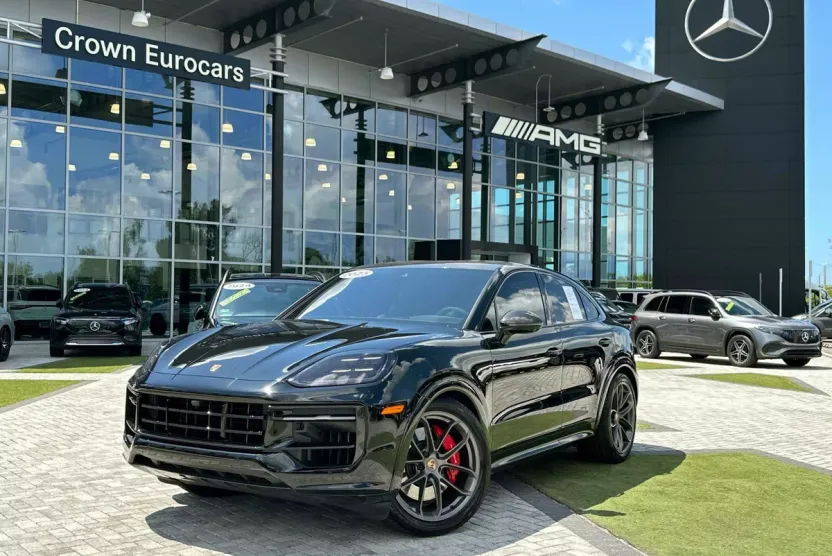 2025 Porsche Cayenne GTS Coupe photo 1
