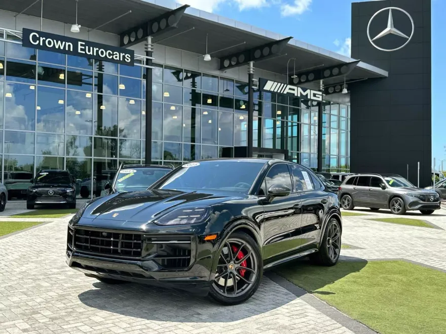 2025 Porsche Cayenne GTS Coupe photo 1