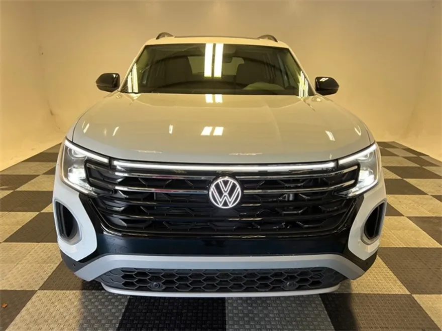 2025 Volkswagen Atlas Peak Edition SE photo 1