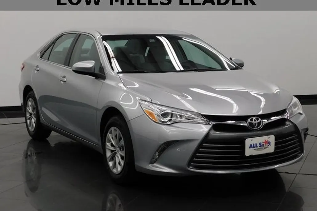 2017 Toyota Camry XLE photo 1