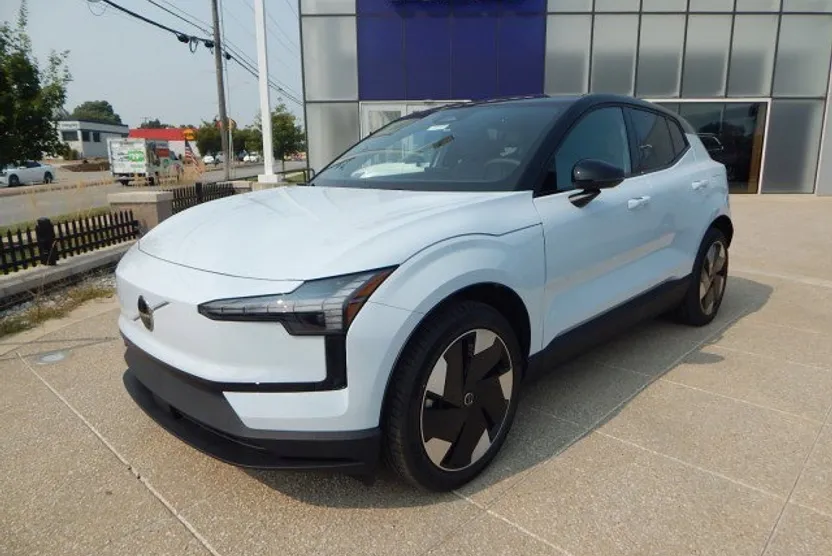 2025 Volvo EX30 Plus photo 1