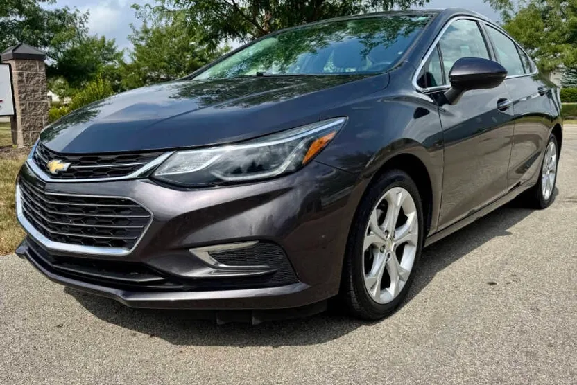 2016 Chevrolet Cruze Premier photo 1