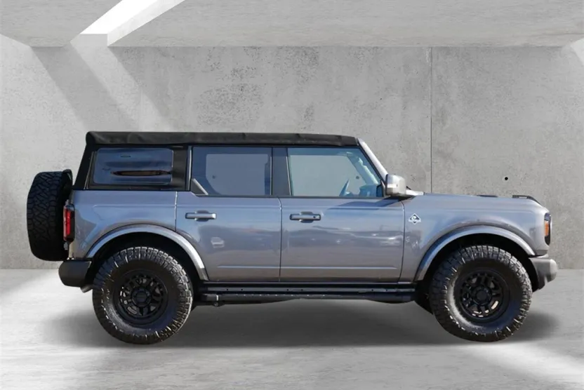 2021 Ford Bronco Outer Banks photo 1