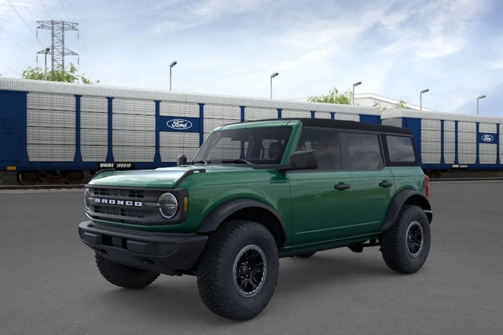 2025 Ford Bronco Base photo 1