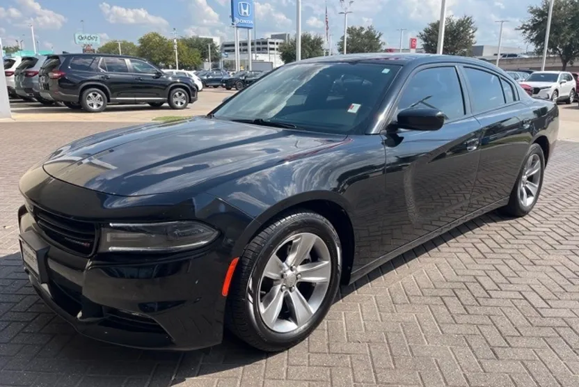 2015 Dodge Charger SXT photo 1