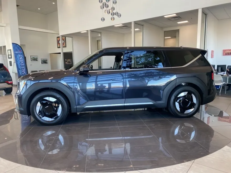 2026 Kia EV9 Light Long Range photo 1