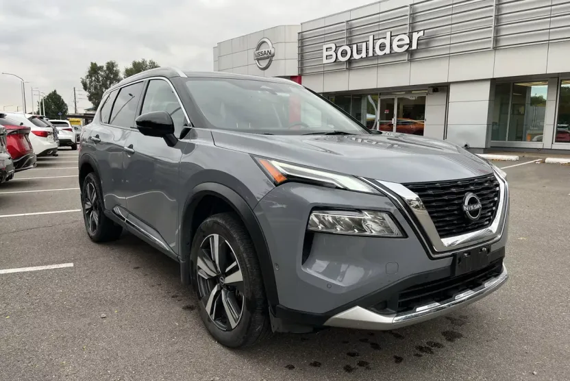 2023 Nissan Rogue Platinum photo 1