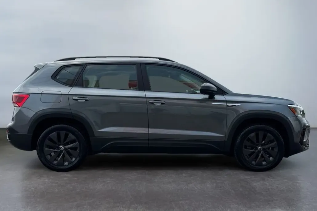 2022 Volkswagen Taos S photo 1