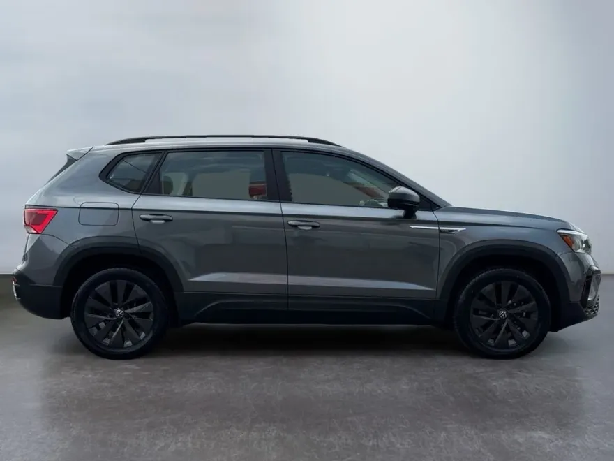 2022 Volkswagen Taos S photo 1