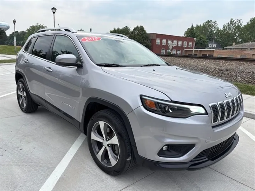 2019 Jeep Cherokee Limited photo 1