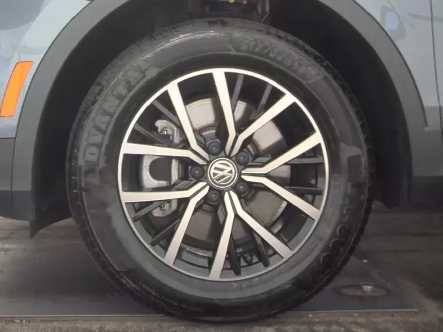 2021 Volkswagen Tiguan SE photo 1