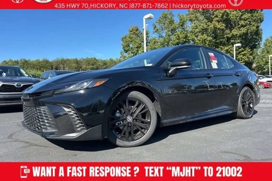 2026 Toyota Camry SE photo 1