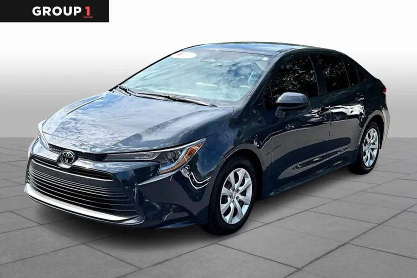 2023 Toyota Corolla LE photo 1