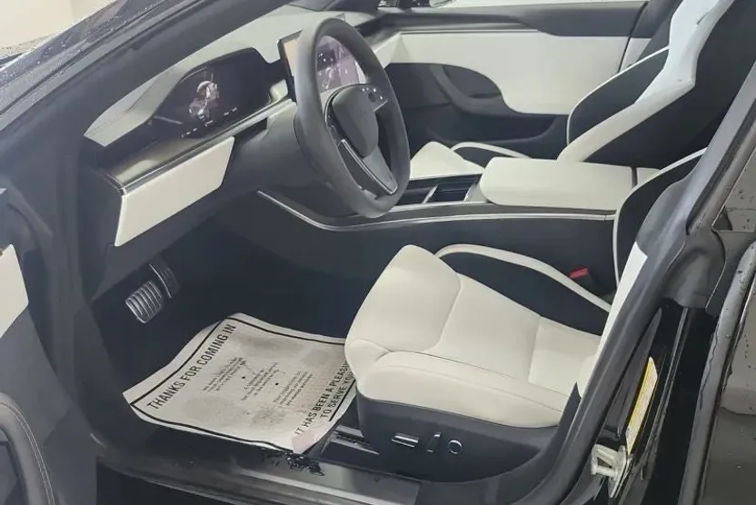 2024 Tesla Model S Plaid photo 1
