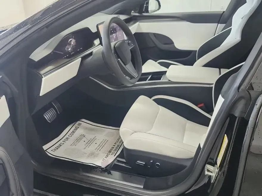 2024 Tesla Model S Plaid photo 1