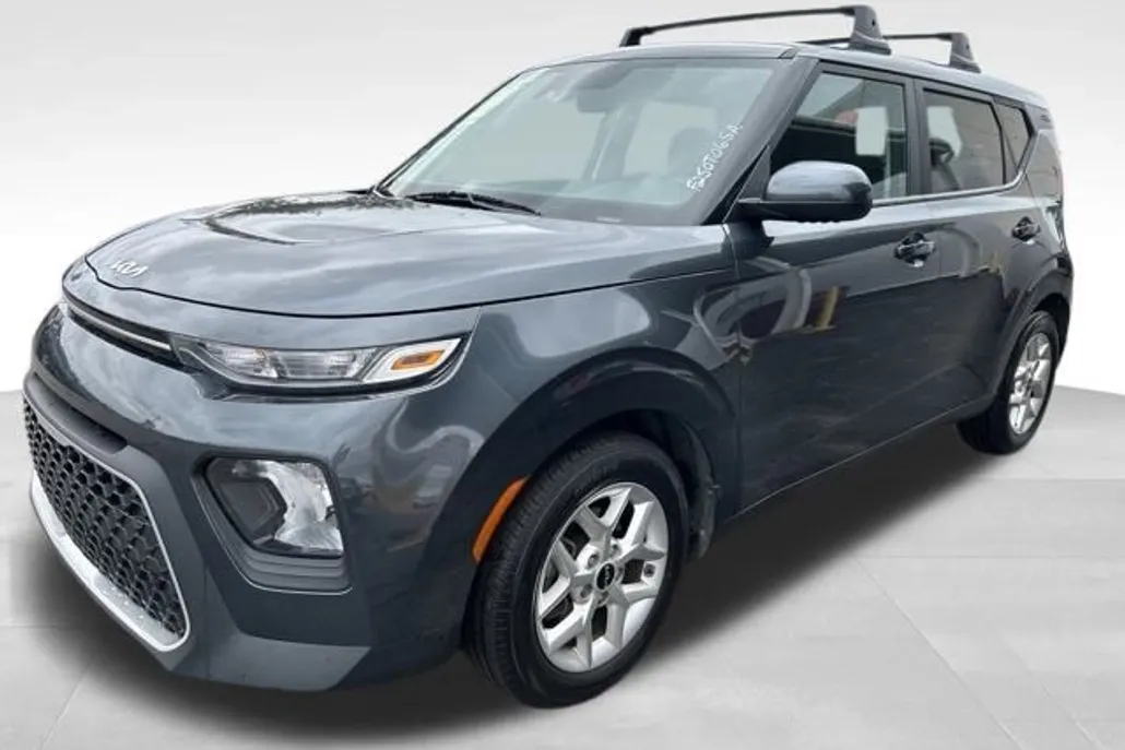 2022 Kia Soul LX photo 1