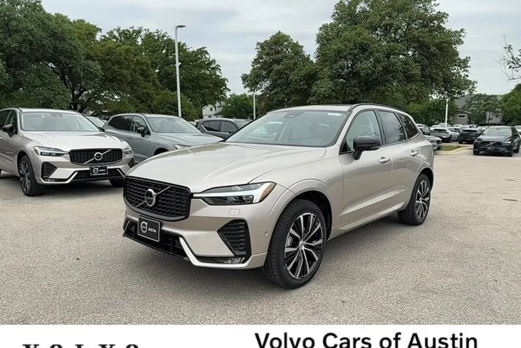 2025 Volvo XC60 B5 Plus photo 1