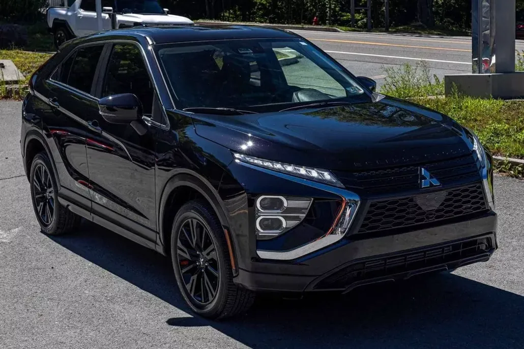 2024 Mitsubishi Eclipse Cross LE photo 1