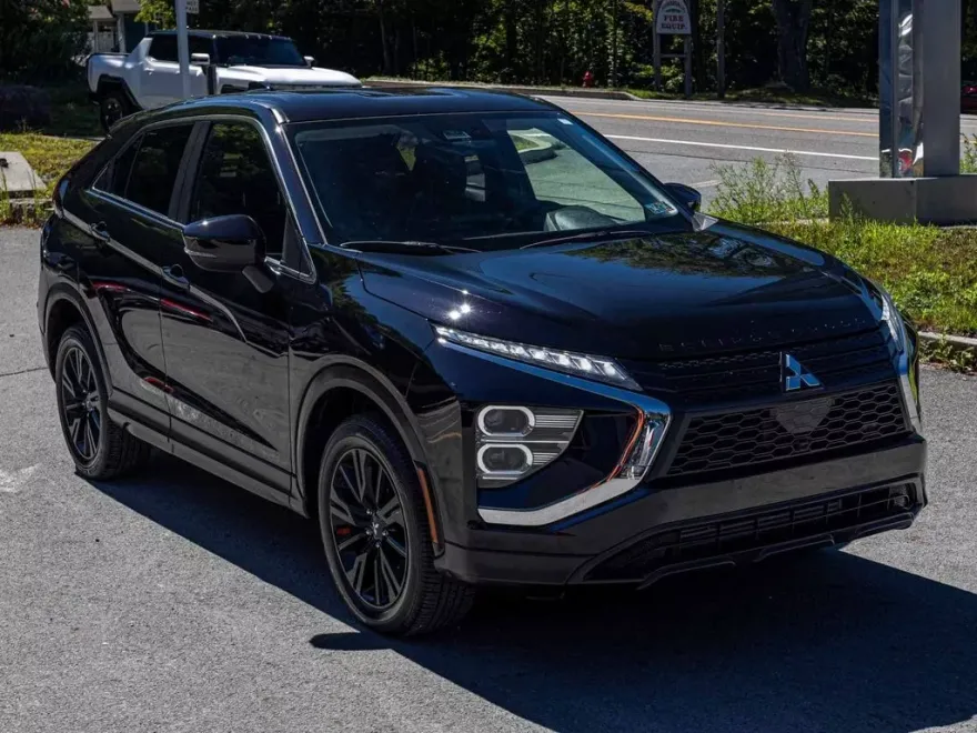 2024 Mitsubishi Eclipse Cross LE photo 1