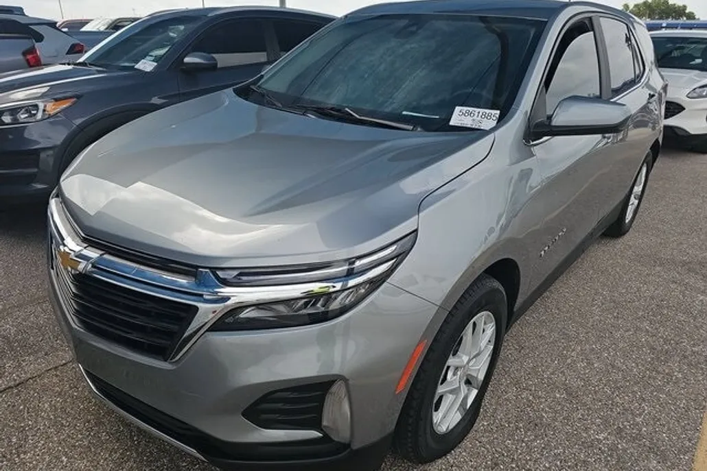 2023 Chevrolet Equinox LT photo 1
