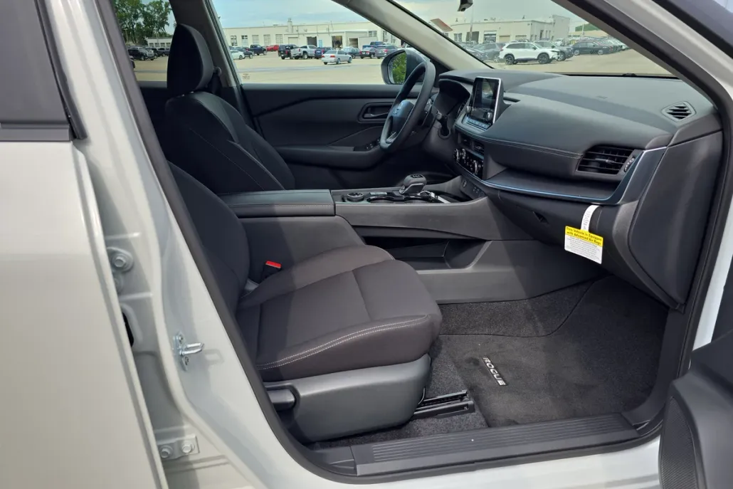 2026 Nissan Rogue S photo 1