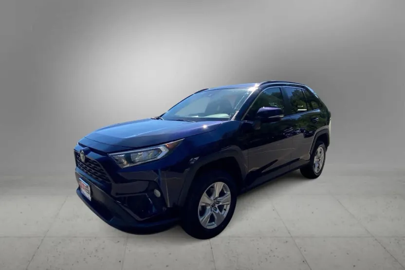 2021 Toyota RAV4 XLE photo 1