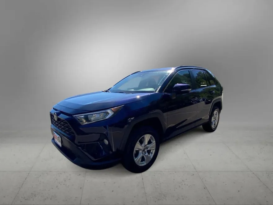 2021 Toyota RAV4 XLE photo 1