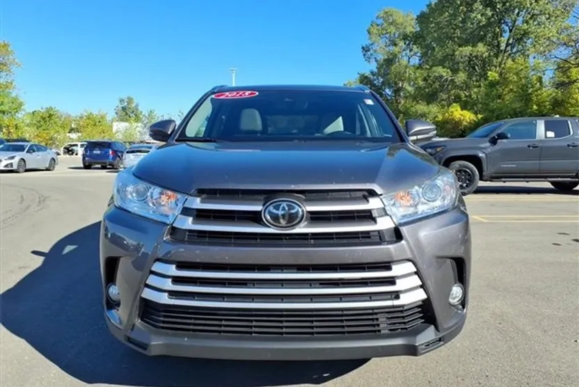 2018 Toyota Highlander SE photo 1