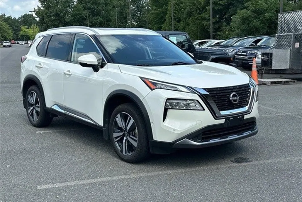 2023 Nissan Rogue SL photo 1