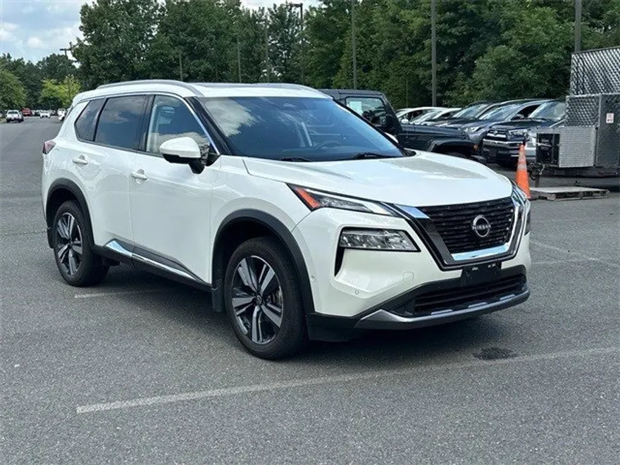 2023 Nissan Rogue SL photo 1