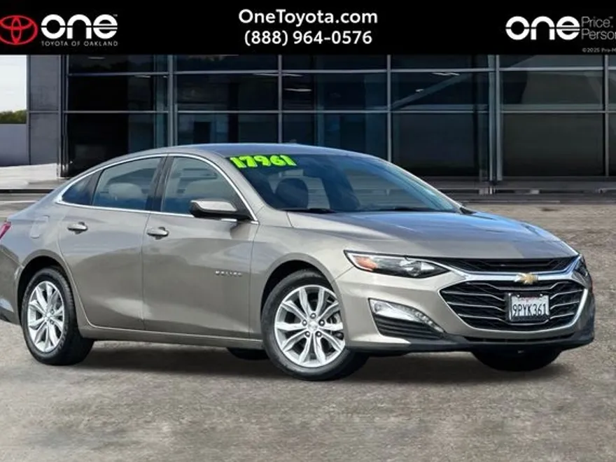 2022 Chevrolet Malibu photo 1