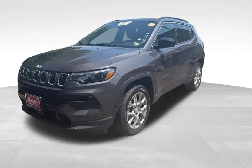 2024 Jeep Compass Latitude Lux photo 1