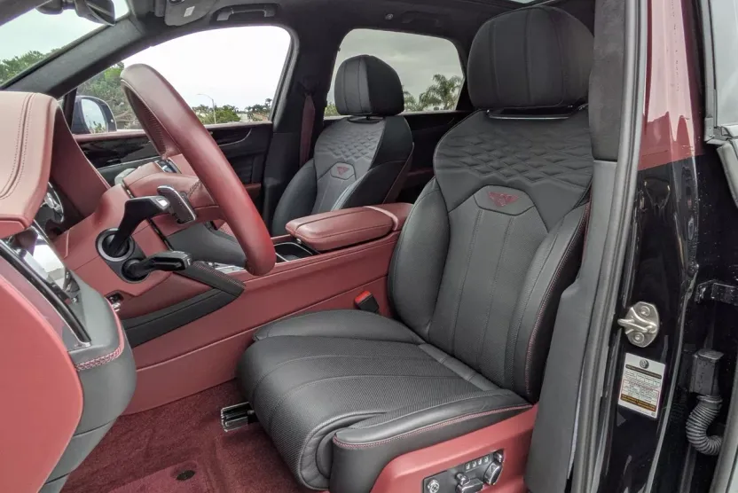 2025 Bentley Bentayga Azure photo 1